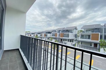 FOR SALE 3 STOREY SEMI D PARK VILLAS, TRILLIA BUKIT JELUTONG SHAH ALAM