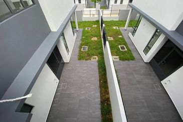 FOR SALE 3 STOREY SEMI D PARK VILLAS, TRILLIA BUKIT JELUTONG SHAH ALAM