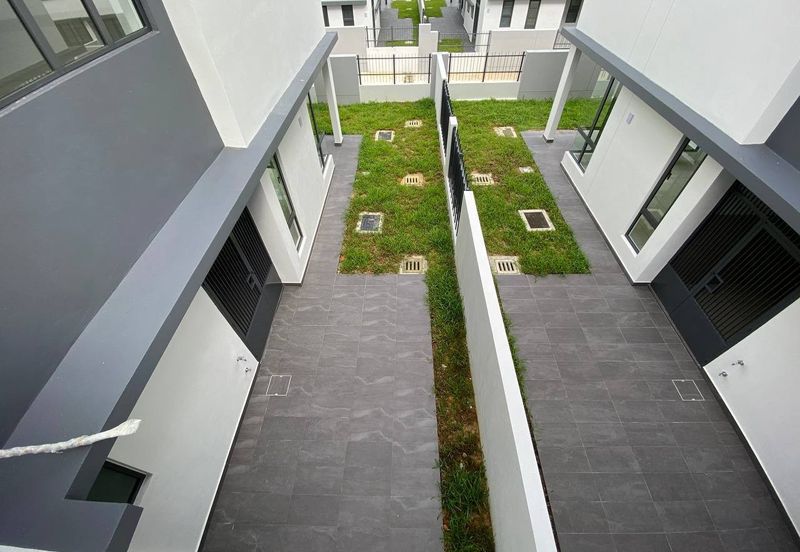 FOR SALE 3 STOREY SEMI D PARK VILLAS, TRILLIA BUKIT JELUTONG SHAH ALAM