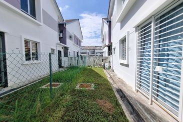 Persiaran Puncak Alam 1 