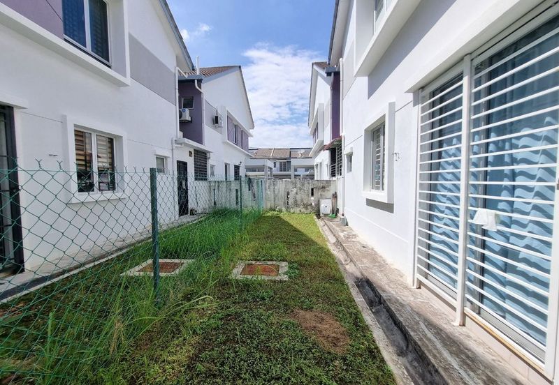 Persiaran Puncak Alam 1 