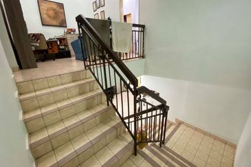 FOR SALE FREEHOLD RENOVATED  2 STOREY TERRACE JALAN SERAMBI BUKIT JELUTONG SHAH ALAM