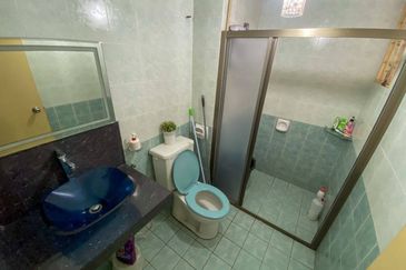 FOR SALE FREEHOLD RENOVATED  2 STOREY TERRACE JALAN SERAMBI BUKIT JELUTONG SHAH ALAM