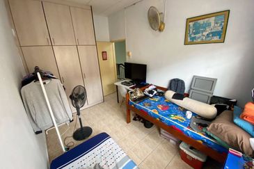 FOR SALE FREEHOLD RENOVATED  2 STOREY TERRACE JALAN SERAMBI BUKIT JELUTONG SHAH ALAM