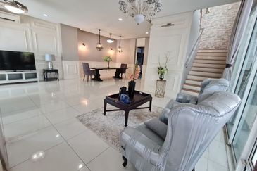 FOR SALE FREEHOLD RENOVATED 2.5 STOREY BUNGALOW USJ HEIGHTS SUBANG JAYA