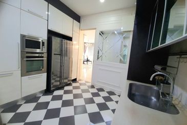 FOR SALE FREEHOLD RENOVATED 2.5 STOREY BUNGALOW USJ HEIGHTS SUBANG JAYA