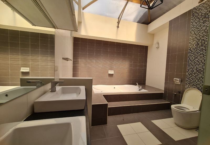 FOR SALE FREEHOLD RENOVATED 2.5 STOREY BUNGALOW USJ HEIGHTS SUBANG JAYA