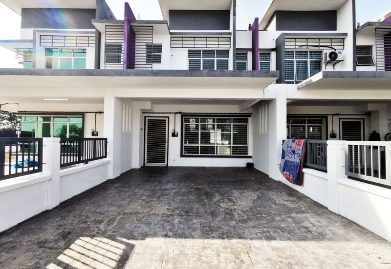 Persiaran Puncak Alam 1 