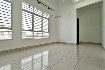 Persiaran Puncak Alam 1 