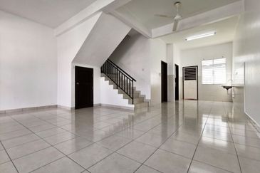 Persiaran Puncak Alam 1 