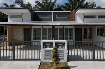 Pulau Indah ( Pulau Lumut )