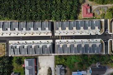 Pulau Indah ( Pulau Lumut )