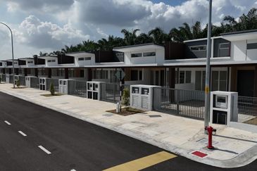 Pulau Indah ( Pulau Lumut )