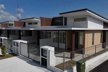 Pulau Indah ( Pulau Lumut )