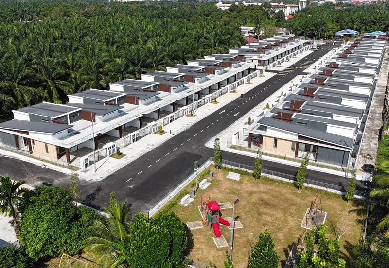 Pulau Indah ( Pulau Lumut )