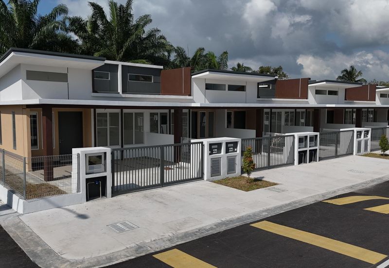 Pulau Indah ( Pulau Lumut )