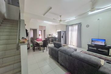 Persiaran Puncak Alam 1 