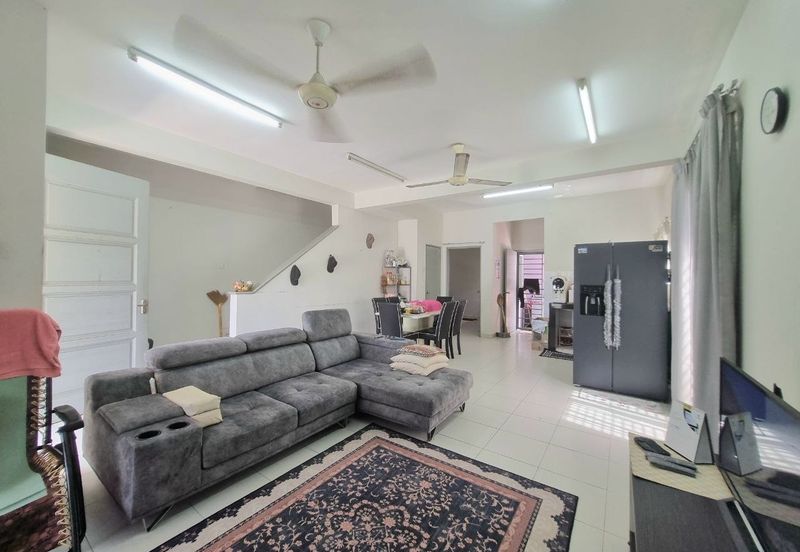 Persiaran Puncak Alam 1 