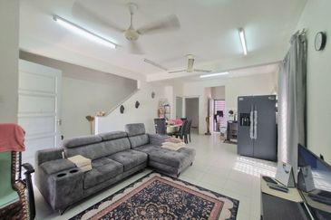 Persiaran Puncak Alam 1 