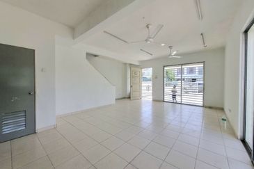 Persiaran Puncak Alam 1 