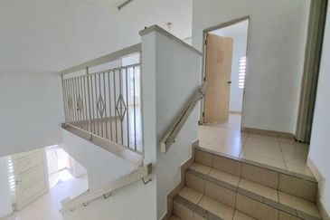 Persiaran Puncak Alam 1 