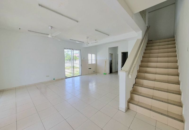 Persiaran Puncak Alam 1 