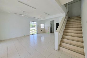 Persiaran Puncak Alam 1 