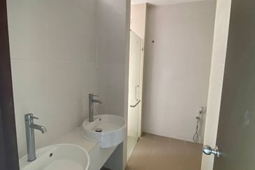 PUNCAK BESTARI BANDAR PUNCAK ALAM SELANGOR 2 STOREY SEMI D FOR SALE