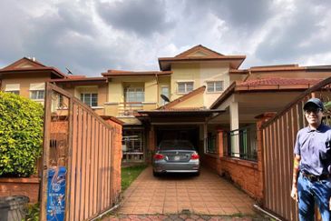 FOR SALE FREEHOLD RENOVATED  2 STOREY TERRACE JALAN SERAMBI BUKIT JELUTONG SHAH ALAM