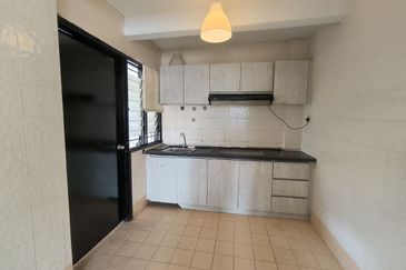 Pangsapuri Kiambang, Bukit Subang