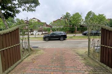 JALAN BIRAI BUKIT JELUTONG SHAH ALAM SELANGOR FREEHOLD 2 STOREY SUPERLINK TERRACE FOR SALE