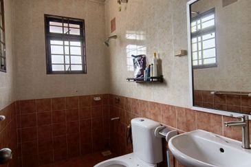 JALAN BIRAI BUKIT JELUTONG SHAH ALAM SELANGOR FREEHOLD 2 STOREY SUPERLINK TERRACE FOR SALE