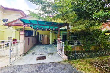 AZ-ZAHARAH SINAR ALAM BANDAR PUNCAK ALAM SELANGOR 2 STOREY SEMI D CLUSTER FOR SALE