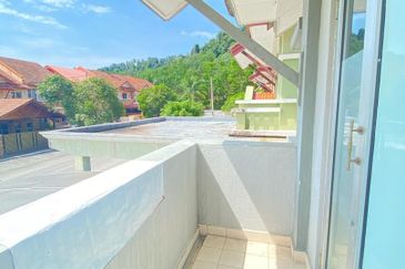 Persiaran Puncak Alam 1 