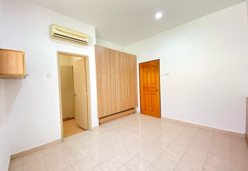 Persiaran Puncak Alam 1 