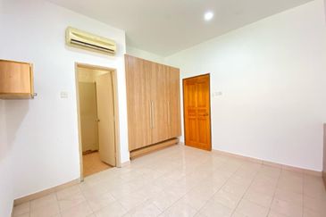 Persiaran Puncak Alam 1 