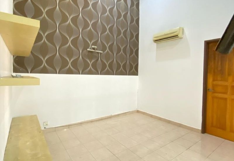 Persiaran Puncak Alam 1 