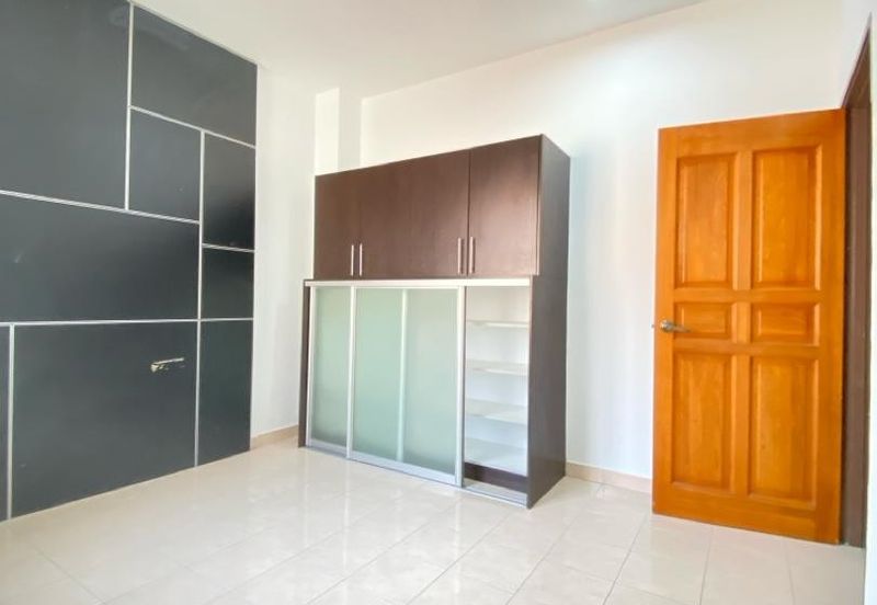 Persiaran Puncak Alam 1 