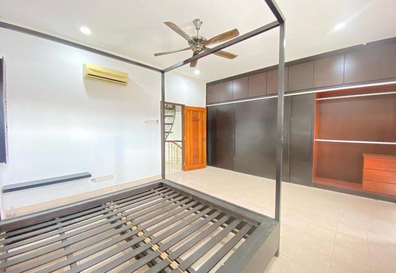 Persiaran Puncak Alam 1 