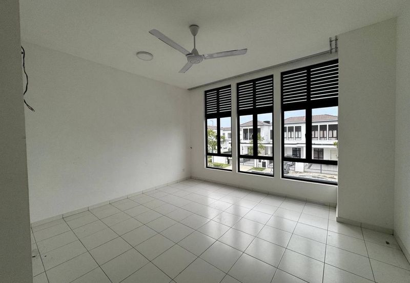 Persiaran Puncak Alam 1 