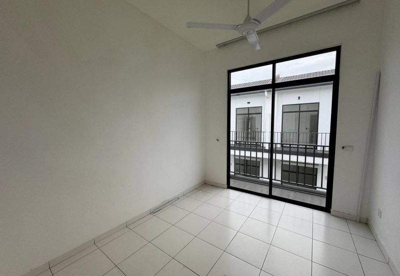 Persiaran Puncak Alam 1 