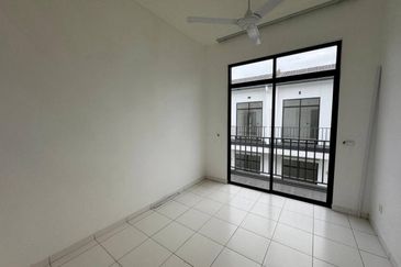 Persiaran Puncak Alam 1 