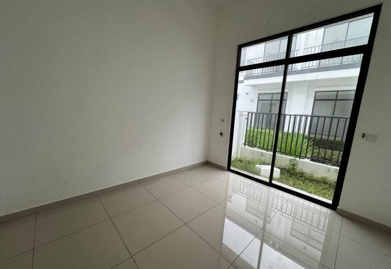 Persiaran Puncak Alam 1 