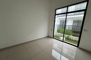 Persiaran Puncak Alam 1 