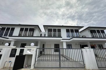 Persiaran Puncak Alam 1 