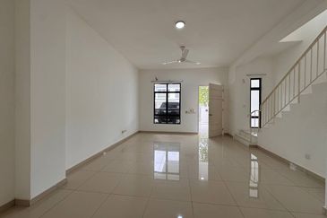 Persiaran Puncak Alam 1 