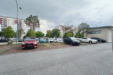 De Bayu Apartment @ Setia Alam