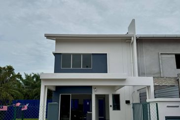 Pulau Indah ( Pulau Lumut )