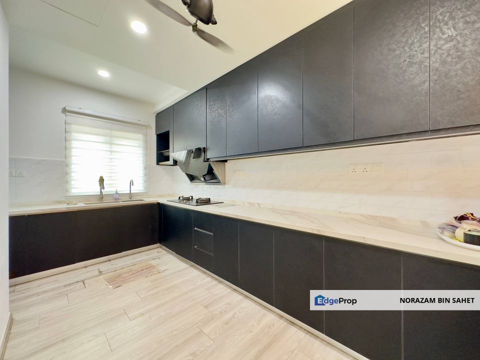 TAMAN PUTRA BUKIT RAHMAN PUTRA SUNGAI BULOH 3 STOREY TERRACE FOR SALE, Selangor, Sungai Buloh