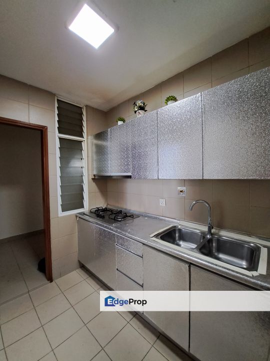 Royal Regent Sri Putramas 3 Jalan Kuching High Floor Partly Furnished for Sale for Sale RM728